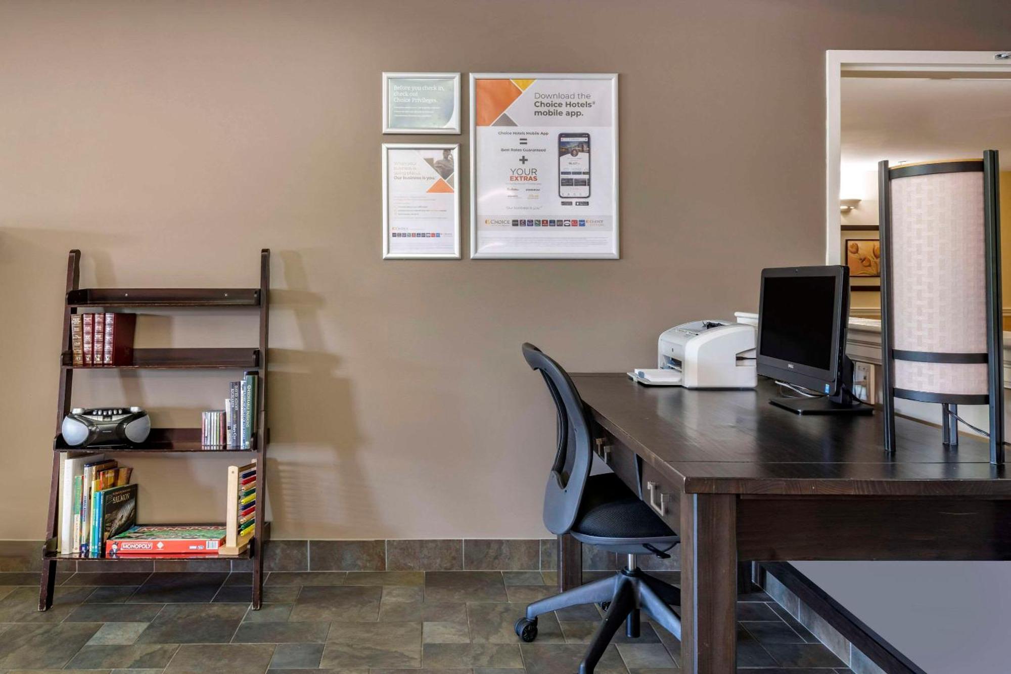 Quality Inn & Suites Quispamsis Rothesay Eksteriør billede